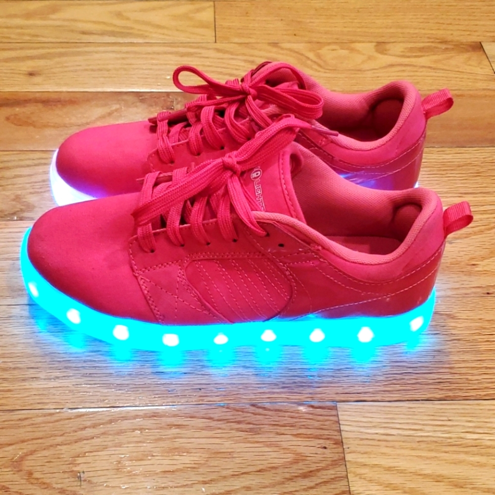 Flash light tennis shoes